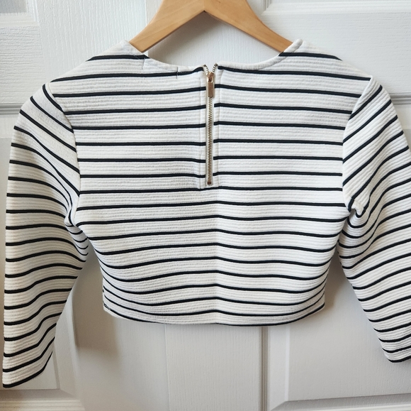 Dynamite Black & White Striped Jacquard Crop Top size S - Picture 2 of 2